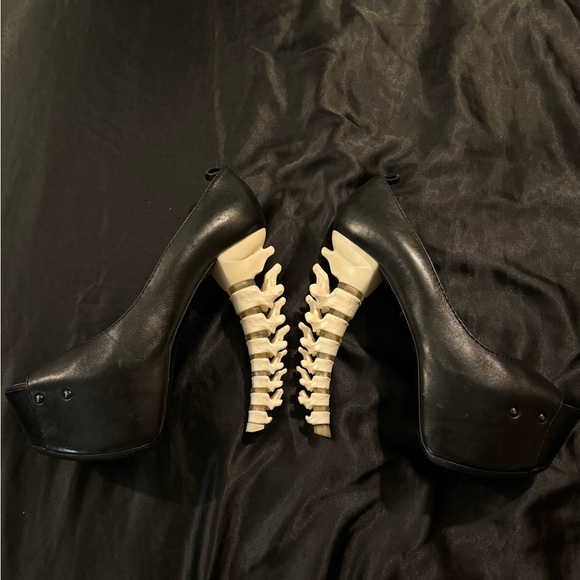 DSQUARED2 Fall 2010 RTW Spine Heels - Picture 8 of 10